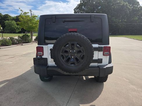 Used 2016 Jeep Wrangler Sport AWD/4WD image 5