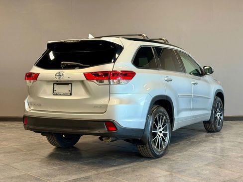 Used 2017 Toyota Highlander SE image 5