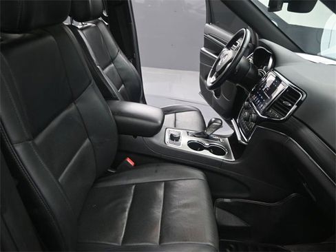 Used 2020 Jeep Grand Cherokee Limited w/ Luxury Group II image 17