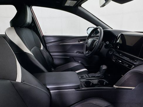 Used 2025 Toyota Camry SE image 28