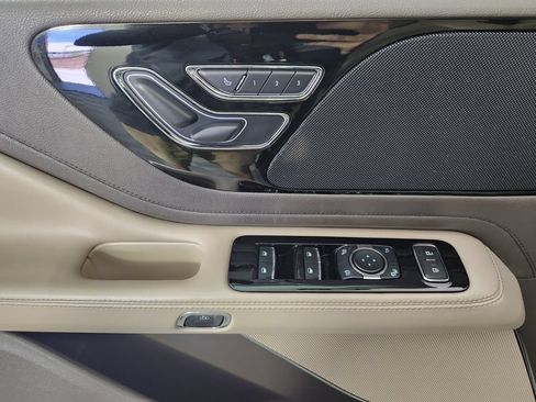 Used 2023 Lincoln Aviator AWD w/ Premium Package image 10