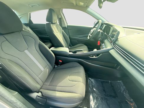 Used 2023 Hyundai Elantra SE image 28