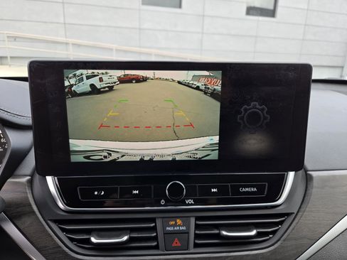 Used 2023 Nissan Altima 2.5 SV w/ SV Premium Package image 8