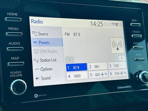 Used 2021 Toyota Camry SE image 16