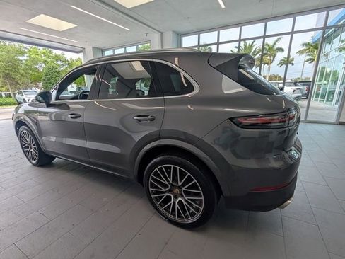 Used 2023 Porsche Cayenne image 9