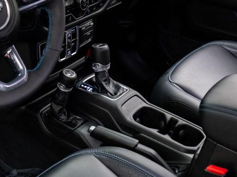 Used 2024 Jeep Wrangler High Altitude image 11