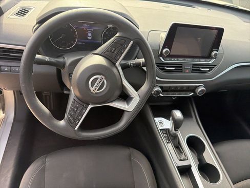 Used 2022 Nissan Altima 2.5 SV image 11