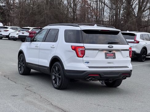 Used 2018 Ford Explorer XLT w/ Equipment Group 202A image 6