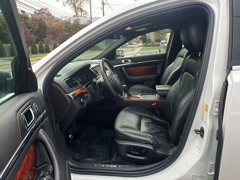 Used 2015 Lincoln MKS Sedan 4D w/ Equipment Group 101A image 26