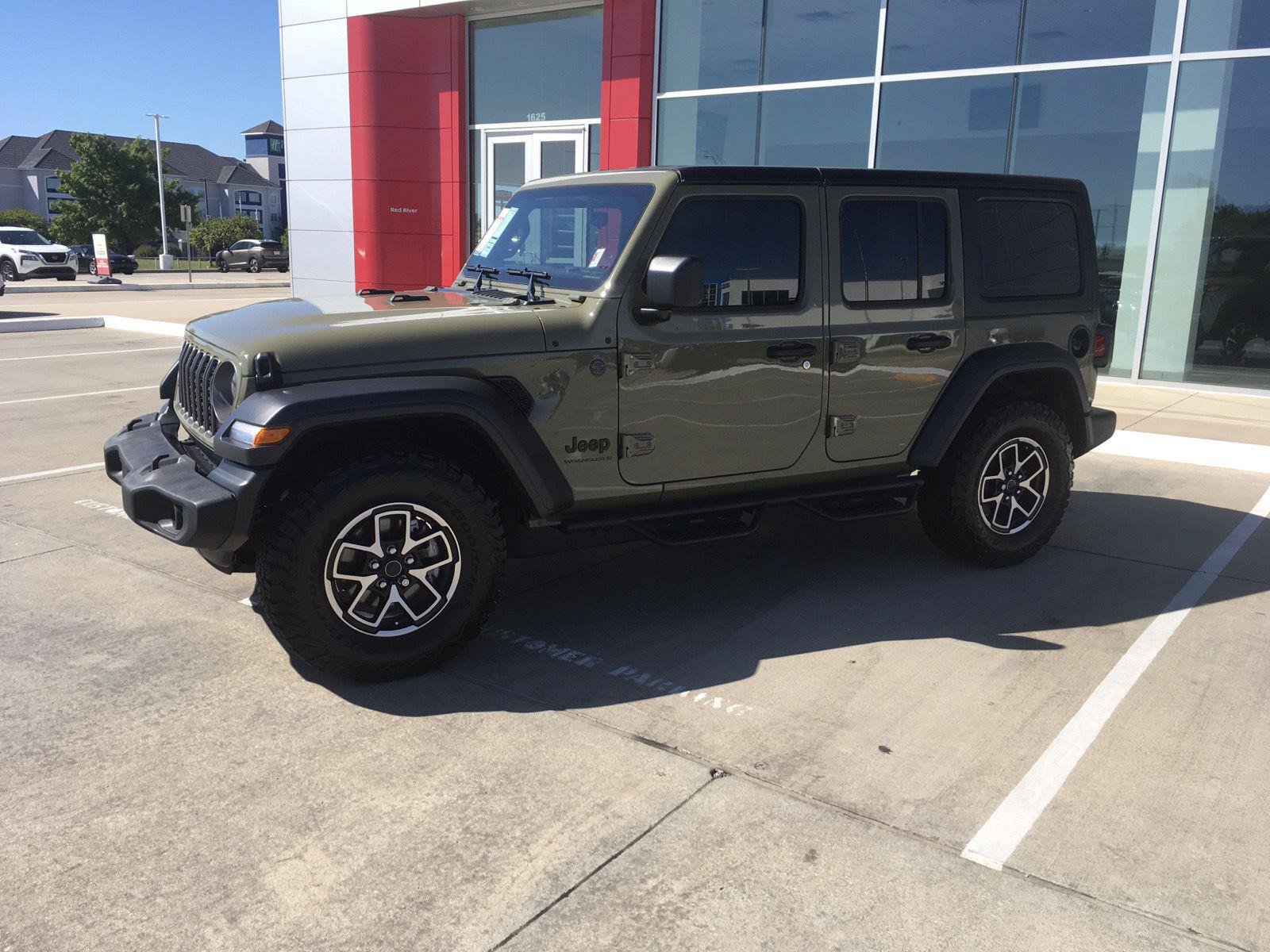 Used 2026 Jeep Wrangler Unlimited Sport AWD/4WD image 11