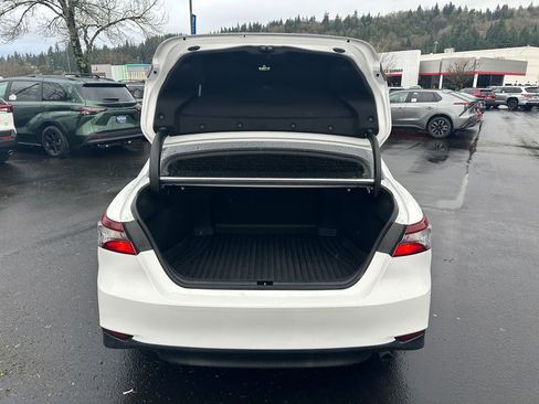 Used 2022 Toyota Camry LE image 11