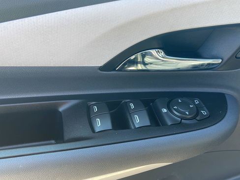 Used 2020 Chevrolet Bolt Premier w/ Infotainment Package FWD image 23