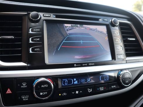 Used 2019 Toyota Highlander SE AWD/4WD image 26