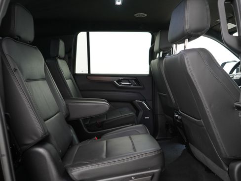 Used 2025 GMC Yukon XL Denali AWD/4WD image 12