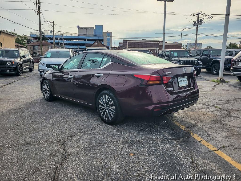 Used 2024 Nissan Altima 2.5 SV FWD image 11