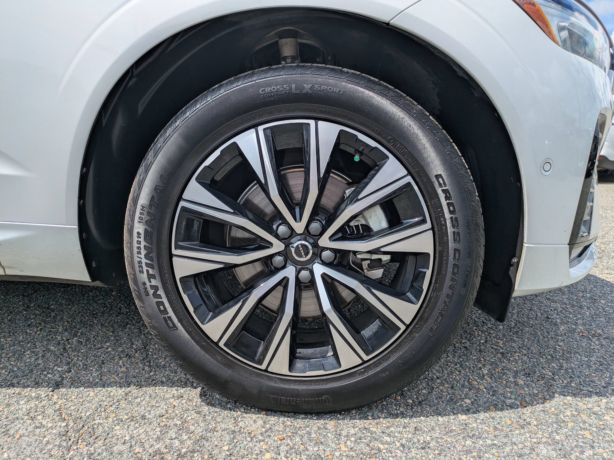 Used 2024 Volvo XC60 B5 Plus AWD/4WD image 12