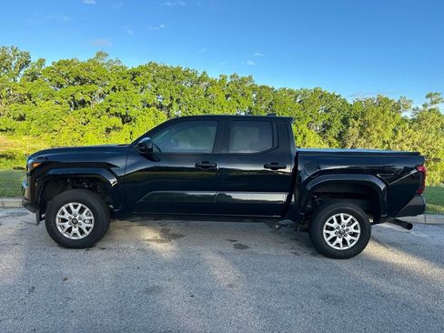 Used 2024 Toyota Tacoma SR image 2