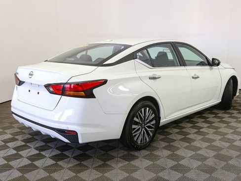 Used 2025 Nissan Altima 2.5 SV image 11