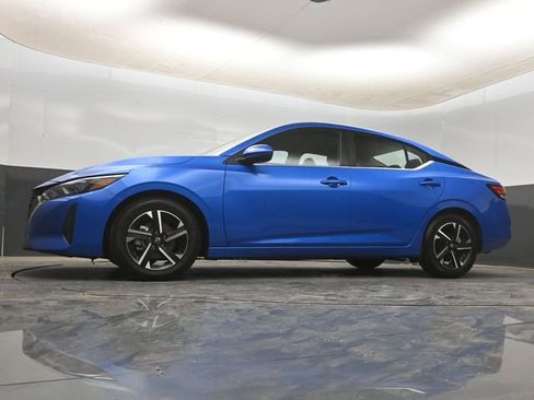Used 2025 Nissan Sentra SV FWD image 12