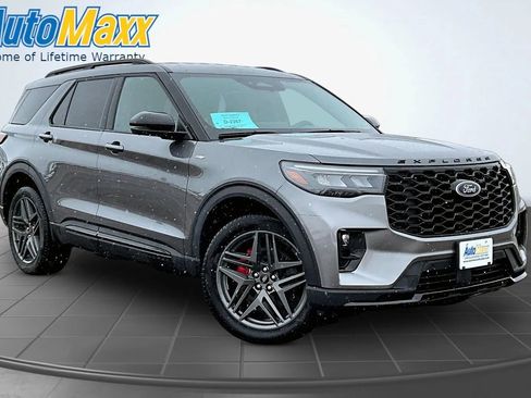 Used 2025 Ford Explorer ST-Line w/ ST-Line Street Pack AWD/4WD image 3