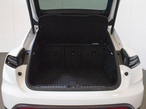 Certified 2025 Porsche Macan 4 Electric AWD/4WD image 13