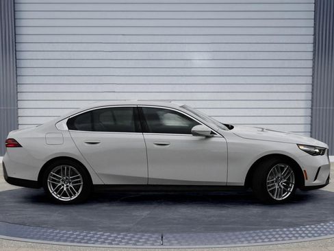 Used 2024 BMW 530i xDrive w/ Convenience Package image 3