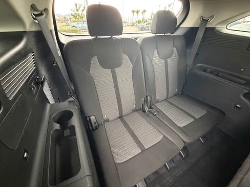 Certified 2025 Kia Sorento LX FWD image 12