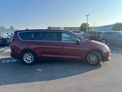 Used 2023 Chrysler Voyager LX FWD image 11