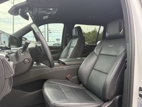 Used 2023 Cadillac Escalade ESV Luxury RWD image 13