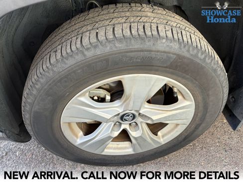 Used 2019 Toyota RAV4 XLE w/ Carpet Mat Package FWD image 9