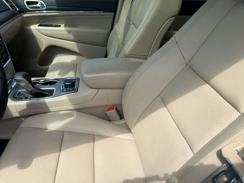 Certified 2020 Jeep Grand Cherokee Limited w/ Luxury Group II AWD/4WD image 15