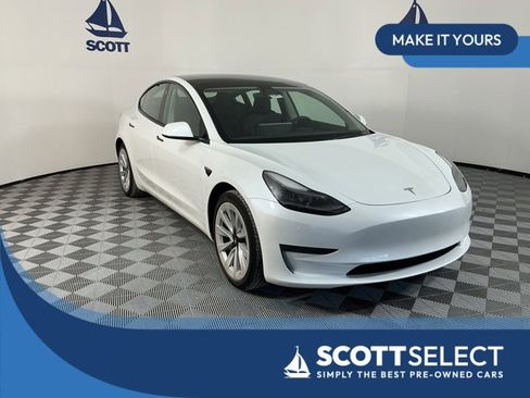 Used 2023 Tesla Model 3 Standard Range image 1