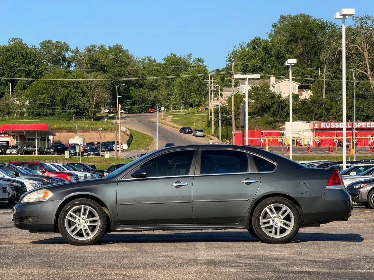 Used 2010 Chevrolet Impala LTZ FWD image 5