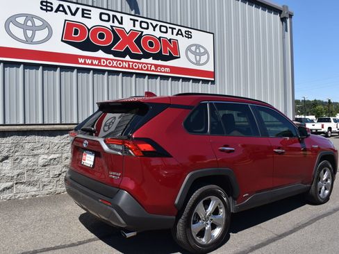Used 2020 Toyota RAV4 Limited AWD/4WD image 5