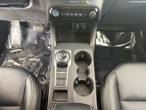 Used 2025 Ford Escape Platinum AWD/4WD image 20