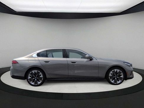 Used 2024 BMW 530i xDrive w/ Executive Package AWD/4WD image 9