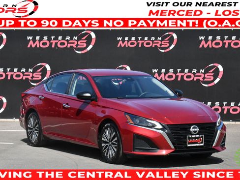 Used 2025 Nissan Altima 2.5 SV FWD image 1