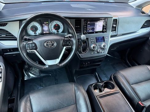 Used 2019 Toyota Sienna SE w/ SE Preferred Package image 23