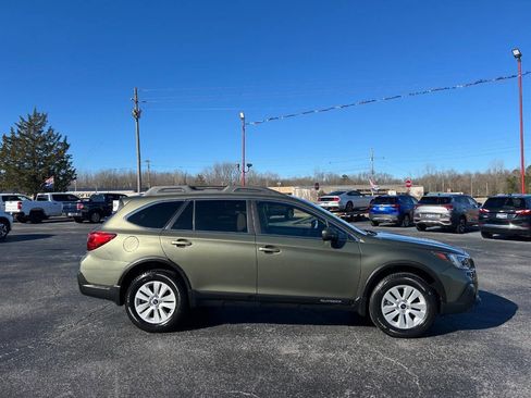 Used 2018 Subaru Outback 2.5i Premium image 5