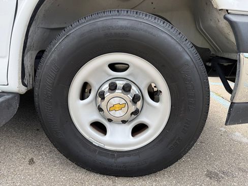 Used 2025 Chevrolet Express 3500 LT w/ LT Preferred Equipment Group RWD image 21