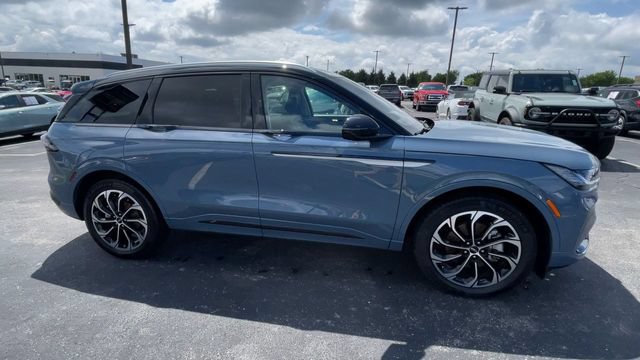 Used 2025 Lincoln Nautilus Reserve AWD/4WD image 3