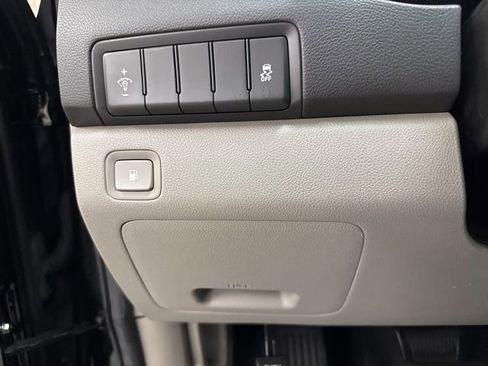 Used 2018 Kia Sedona LX w/ LX Essentials Premium Package image 30