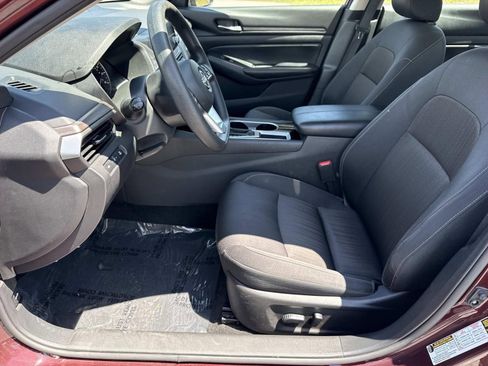 Used 2024 Nissan Altima 2.5 SV FWD image 29