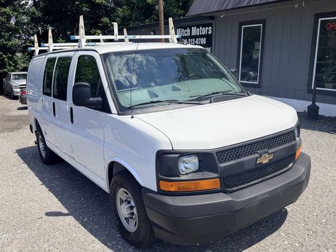 Used 2017 Chevrolet Express 2500 RWD image 1
