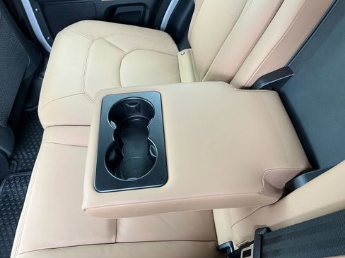 New 2026 Land Rover Defender 110 X-Dynamic SE image 21