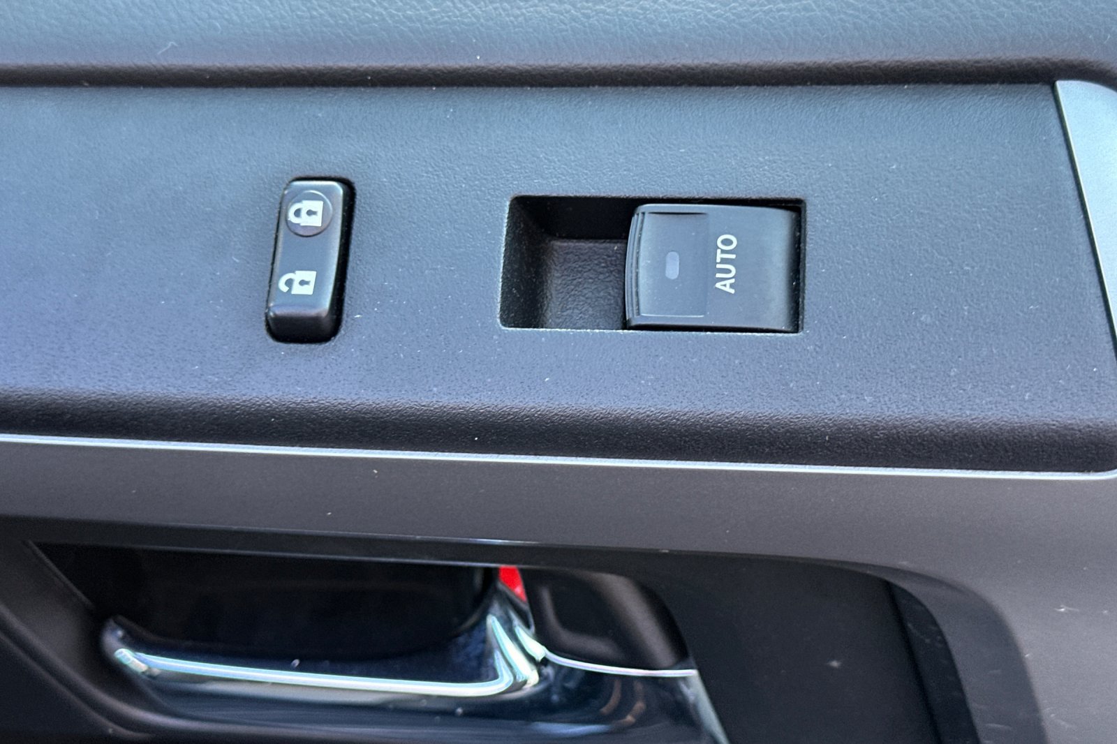 Used 2018 Toyota 4Runner SR5 AWD/4WD image 23