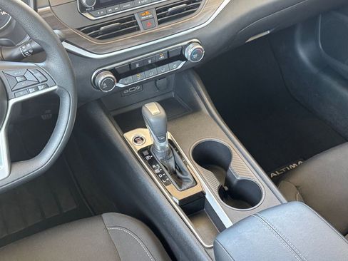 Used 2025 Nissan Altima 2.5 SV FWD image 42