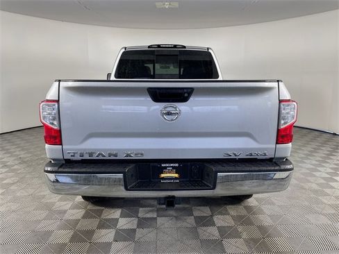 Used 2018 Nissan Titan SV image 21