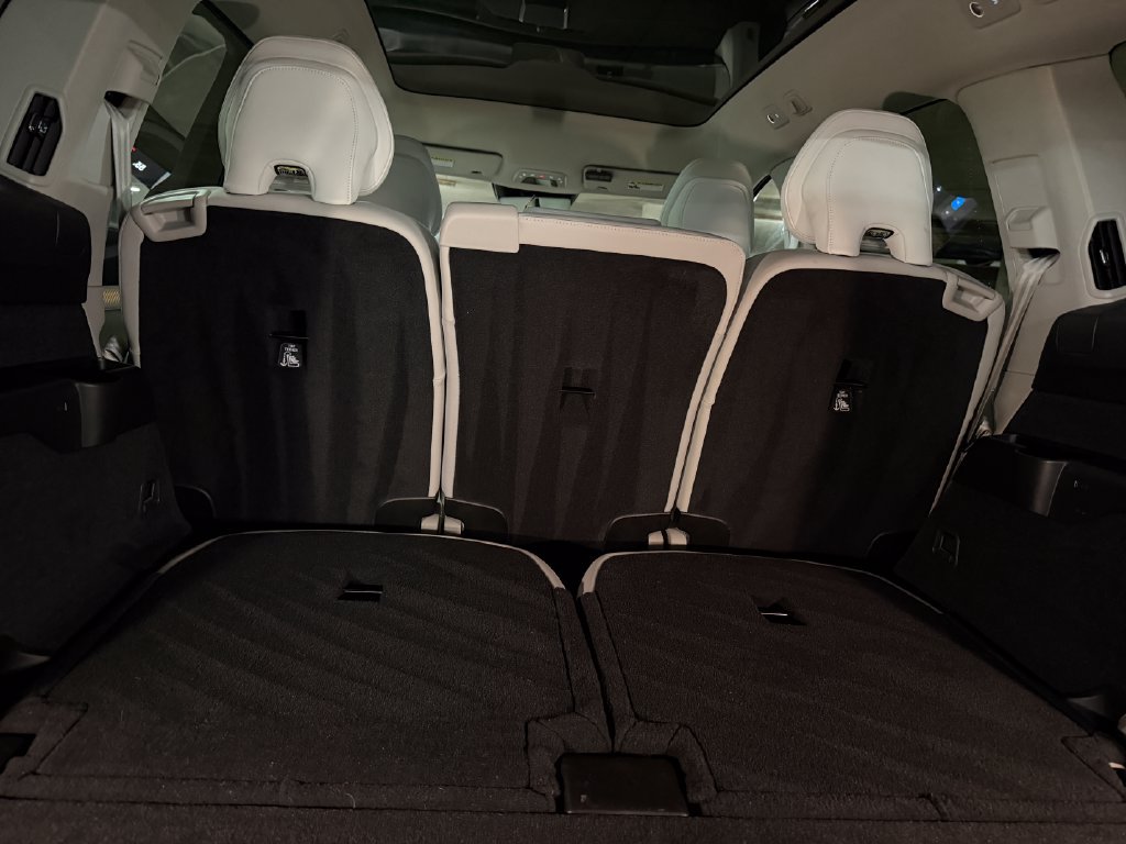 Certified 2025 Volvo EX90 Plus AWD/4WD image 29