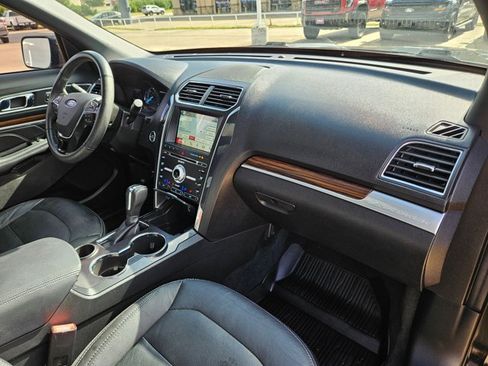 Used 2018 Ford Explorer Limited w/ Equipment Group 301A FWD image 25